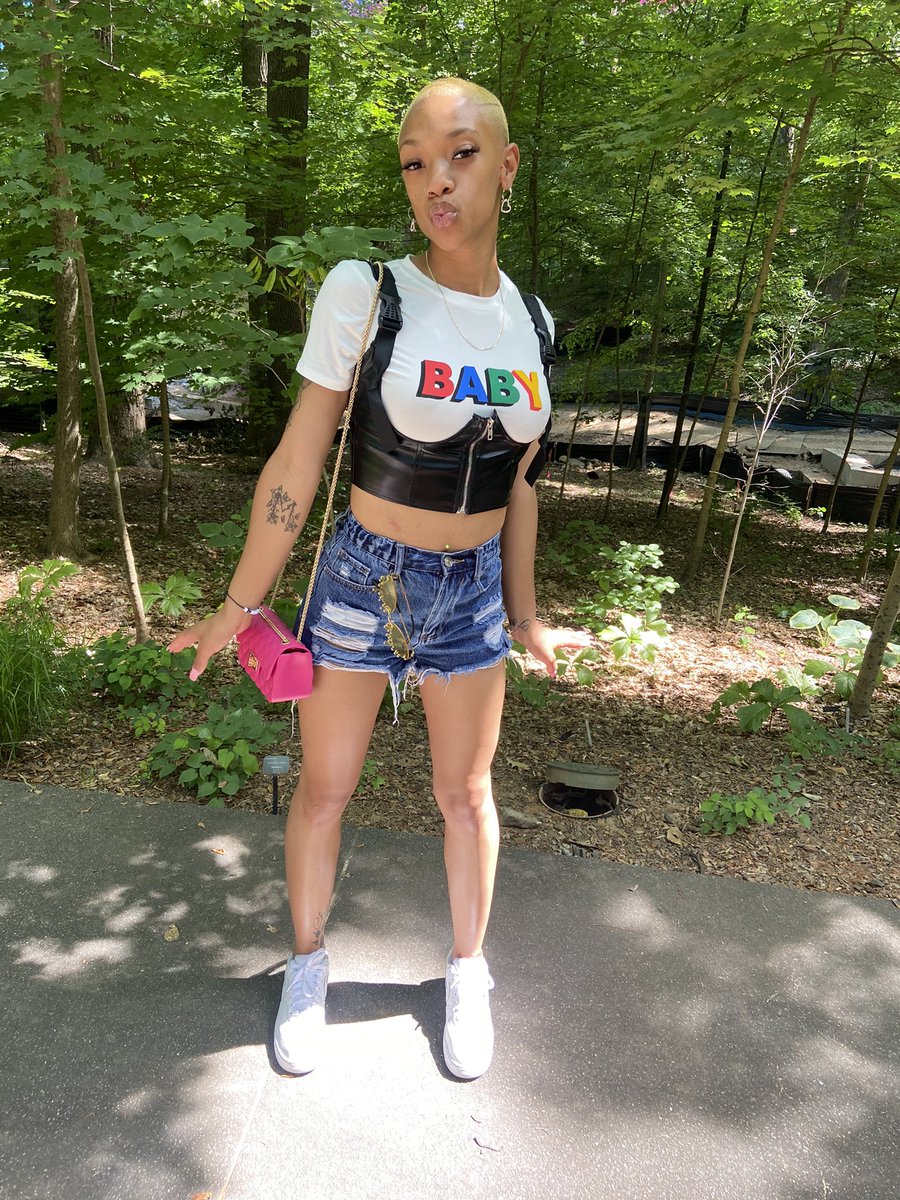 _chellybean__'s tweet image. yeah she bad but she good too ™️