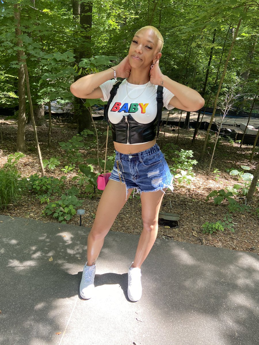 _chellybean__'s tweet image. yeah she bad but she good too ™️