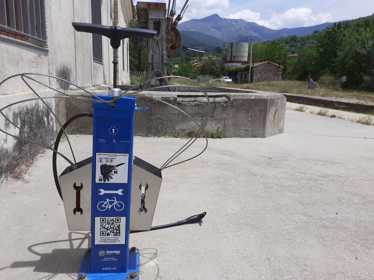 Nuevas herramientas en esta antigua estación de ferrocarril.
📷: #Hervás, en el 💚 de  #CNVVRutaDeLaPlata y #Eurovelo1 es un "oasis" para el visitante. Albergue, café, alquiler de bicicletas, museo del ferrocarril, casa rural y punto de auto reparación de bicis. ¿Quién da más?