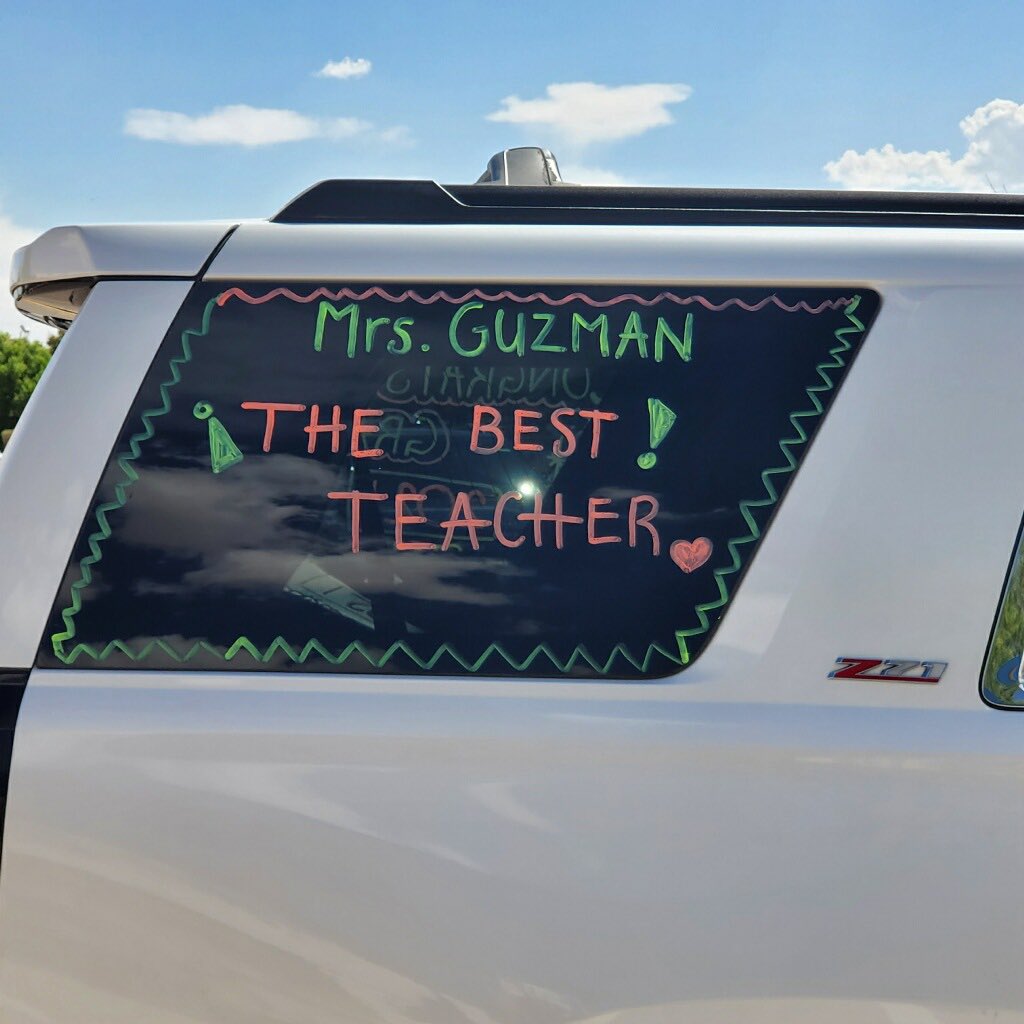 eguzman_teach's tweet photo. 3rd grade parade! My heart is bursting with pride for my #WINners!! It’s such an honor to be their WIN teacher! 🌟⭐️ #TeamSISD #ALujanOfTheirOwn #WIN_Academy @LChavez_ES @NMartinez_LCES @BMills_LCES https://t.co/AsU8R18MnW