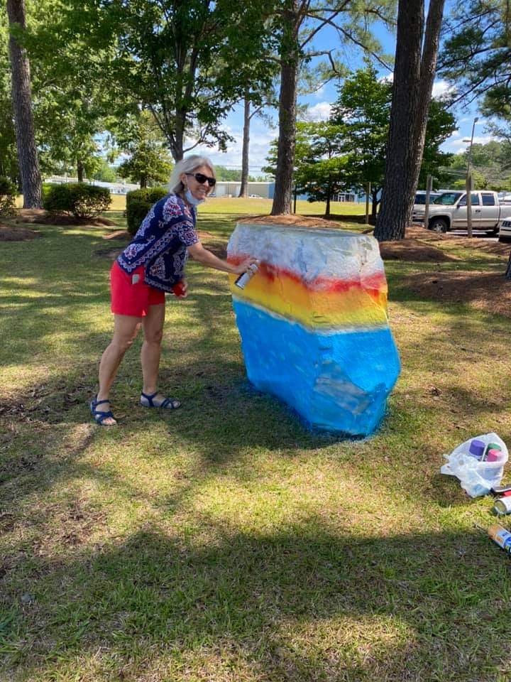 EasternElement4's tweet photo. Mrs Angie Lewis our art teacher created a beautiful summer scene on the EES spirit rock! #eespride https://t.co/Plyf3k7uCN