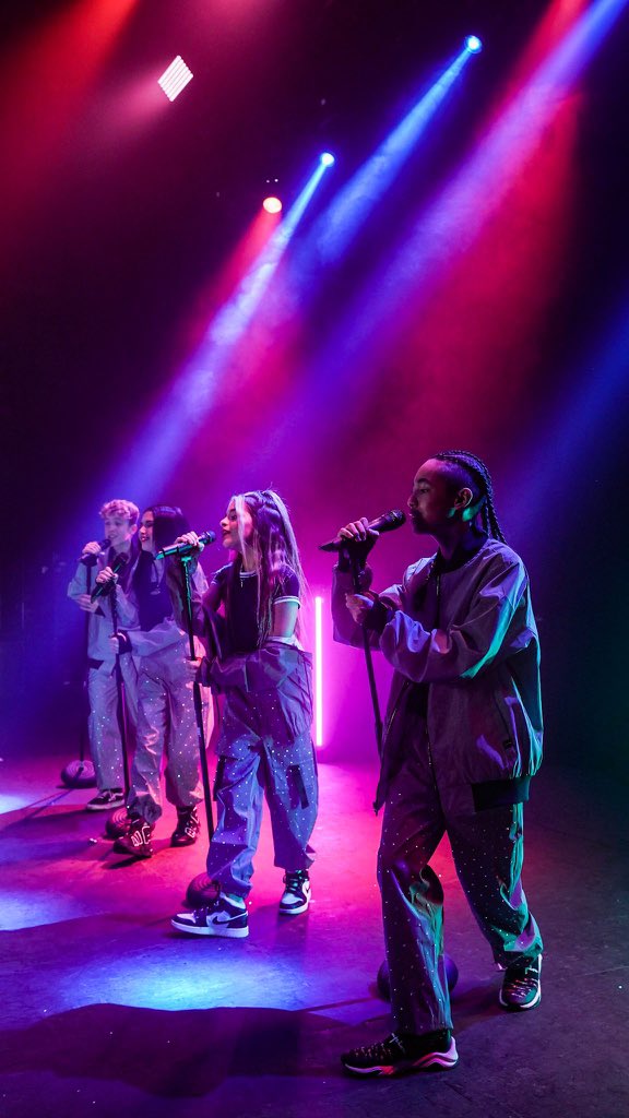 Over 2️⃣0️⃣0️⃣k views on our Drivers License video! Thank you SO much!!

Watch and listen here 👉 linktr.ee/wearefuturepop