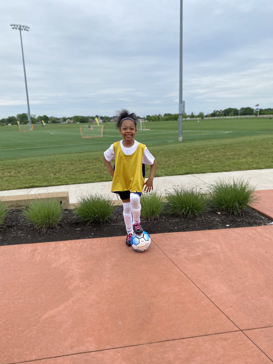 Mackcd5's tweet photo. First ⚽️ Tryout for Zo and she got to see @UhlKinderKrew 💜 #SoccerGirl #WarmUpsWereNextLevel 🤣 #CULM https://t.co/ZOYD4oWMfF