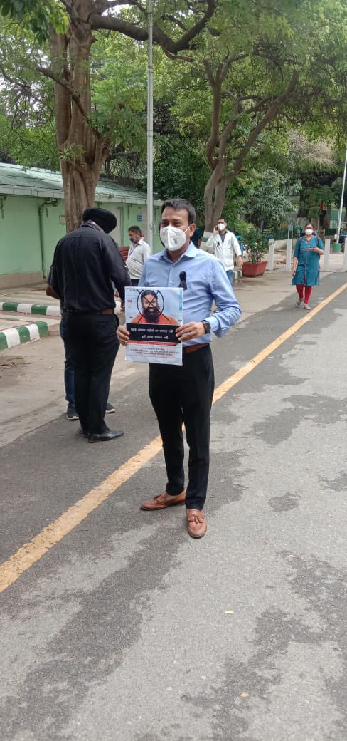 drrajeev4uaiims's tweet photo. We stand with full conviction that #GOI will come forward to listen our plea against #QuackRamdev and will prosecute him under the relevant sections of law for demeaning the morales of #CovidWarrior
@AIIMSRDA
@PrinSciAdvGoI
@NITIAayog https://t.co/MEr7bDAlbH