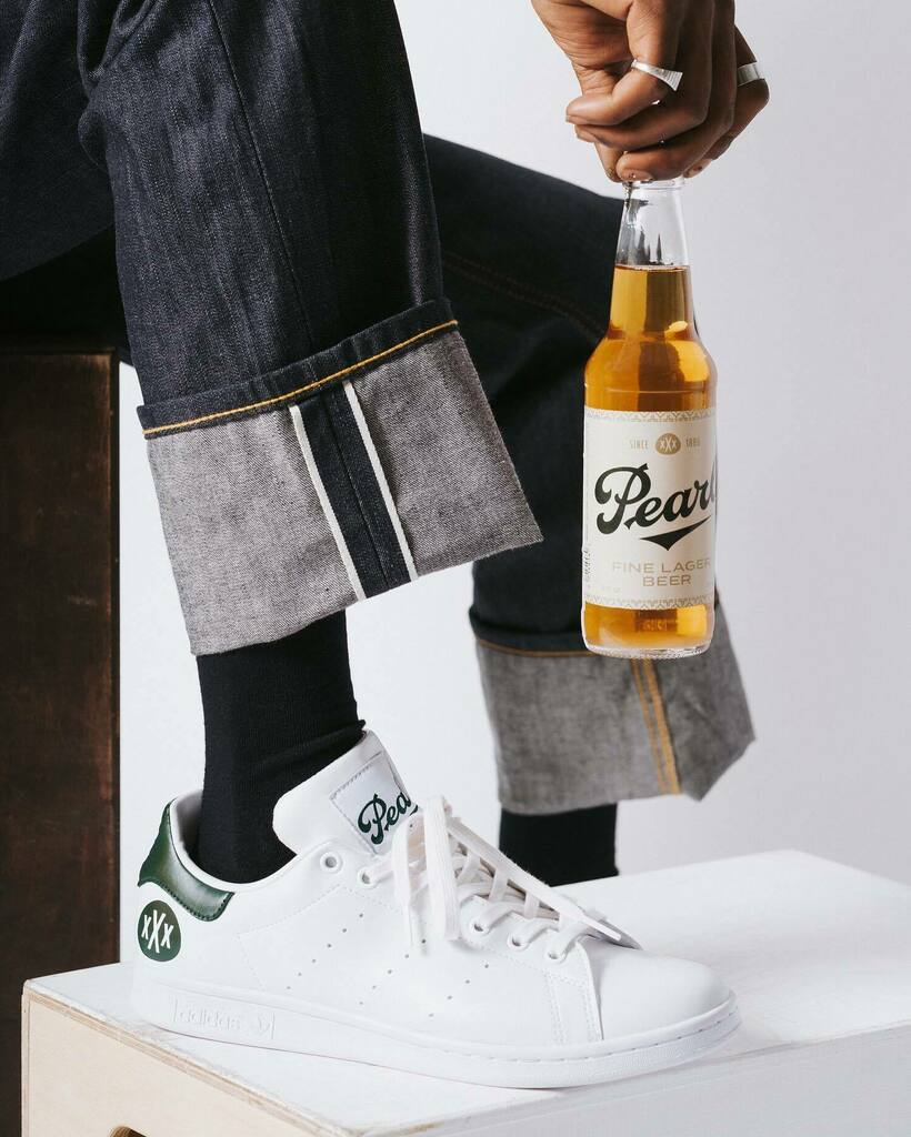 jwdanklefs's tweet photo. Two classics meet. Dressing the River Resort Capsule is our @adidas Stan Smith for @pearlbrewing. Featuring a Pearl green colorway, xXx heel, and laces dyed in coffee for a vintage look. Shop via the link in our bio.
.
📸 by @klareperez
.
.
#pearlbrewery #whatthekicks #cus… https://t.co/X9dpQLY3VW