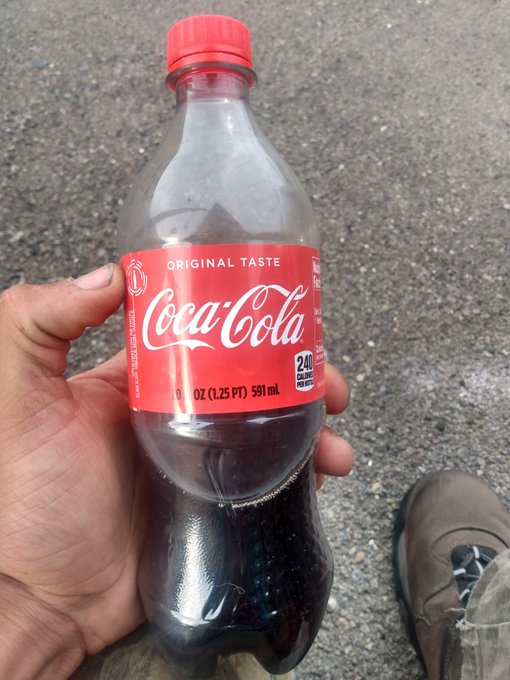 i &hearts;️ coke i dont like water https://t.co/dv8OiPLbdg