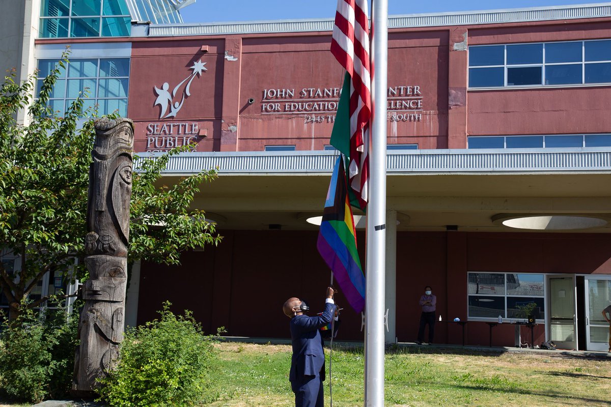 SeaPubSchools's tweet image. In honor of the beginning of LGBTQ+ #PrideMonth, SPS raised the Pride and Transgender flags at the central office. Today and every day we celebrate our LGBTQ+ staff, students, and families that make up and contribute to the SPS family: buff.ly/2Tqt1u2 #SPSConnects