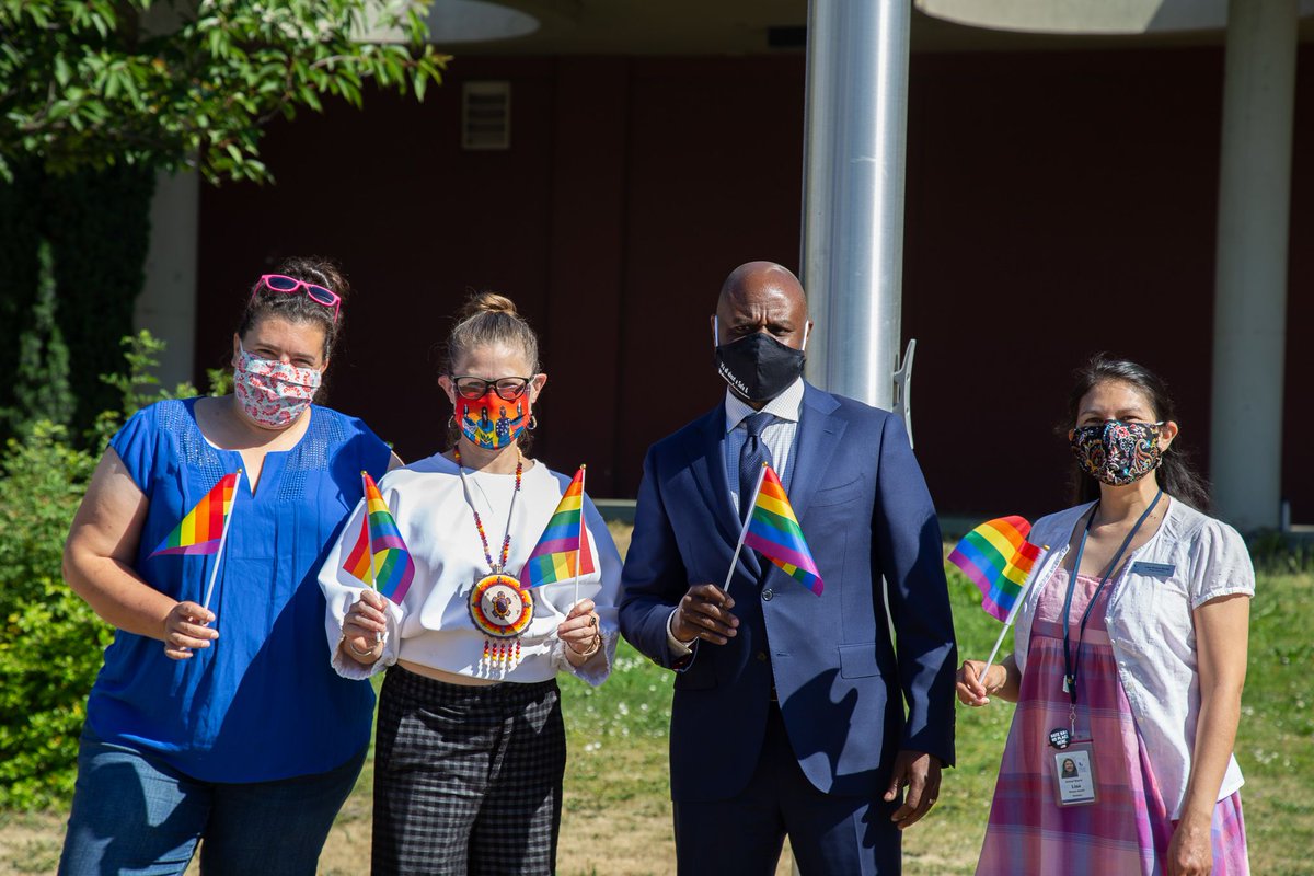 SeaPubSchools's tweet image. In honor of the beginning of LGBTQ+ #PrideMonth, SPS raised the Pride and Transgender flags at the central office. Today and every day we celebrate our LGBTQ+ staff, students, and families that make up and contribute to the SPS family: buff.ly/2Tqt1u2 #SPSConnects