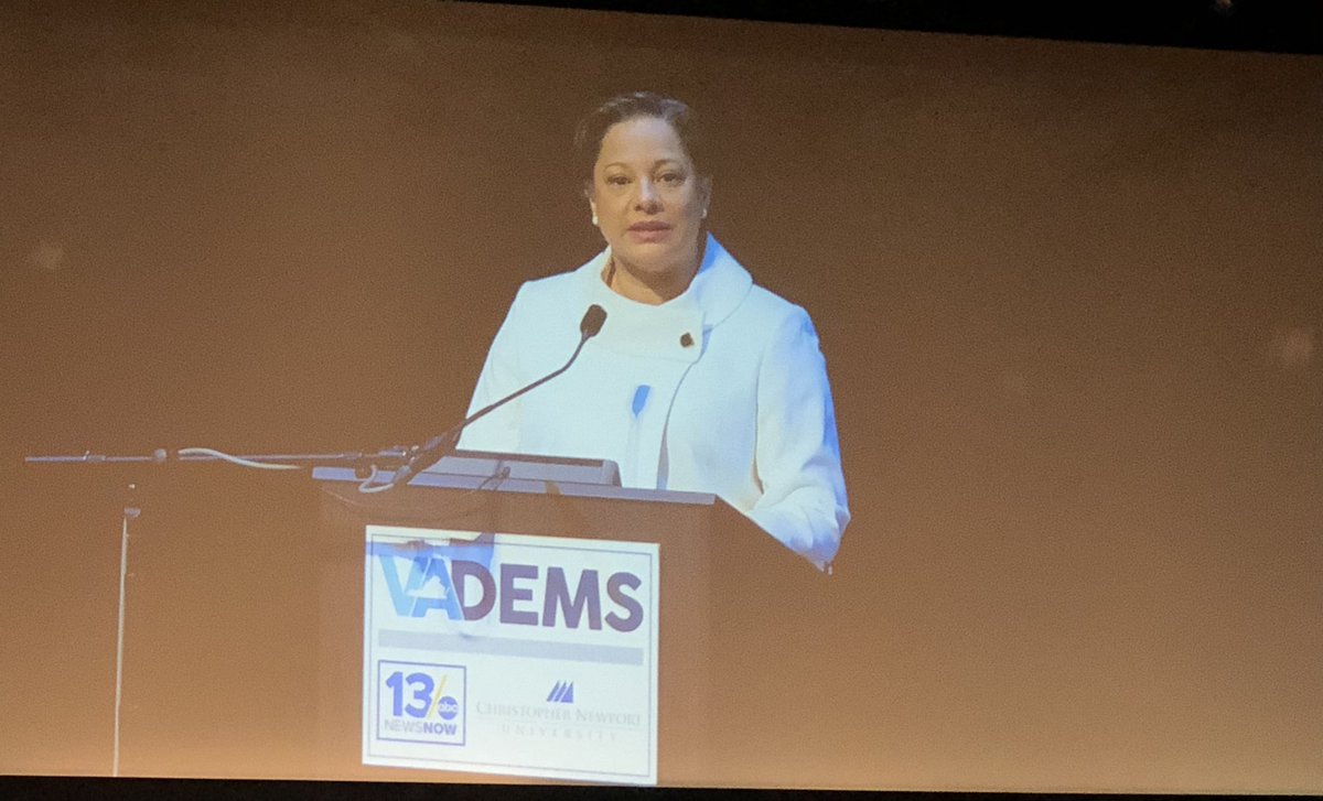 WMCutie04's tweet image. Excited to be in the “in-person” audience with @lexysaidthat for the last VA Gubernatorial Debate!!! @JennMcClellanVA is who we ALL need for governor. #shegotnext #supportblackwomen #demdebate