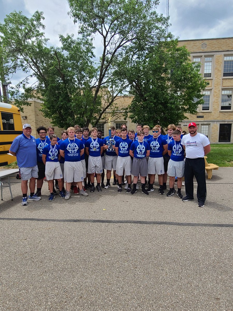 GarryMoran7's tweet photo. @Colemoran68 and the lakewood football got 1st place at the  Danville lift meet for the most weight lifted as a team and @Colemoran68 came in 2nd in his weight class of 210 so proud of him https://t.co/HergAggQzI