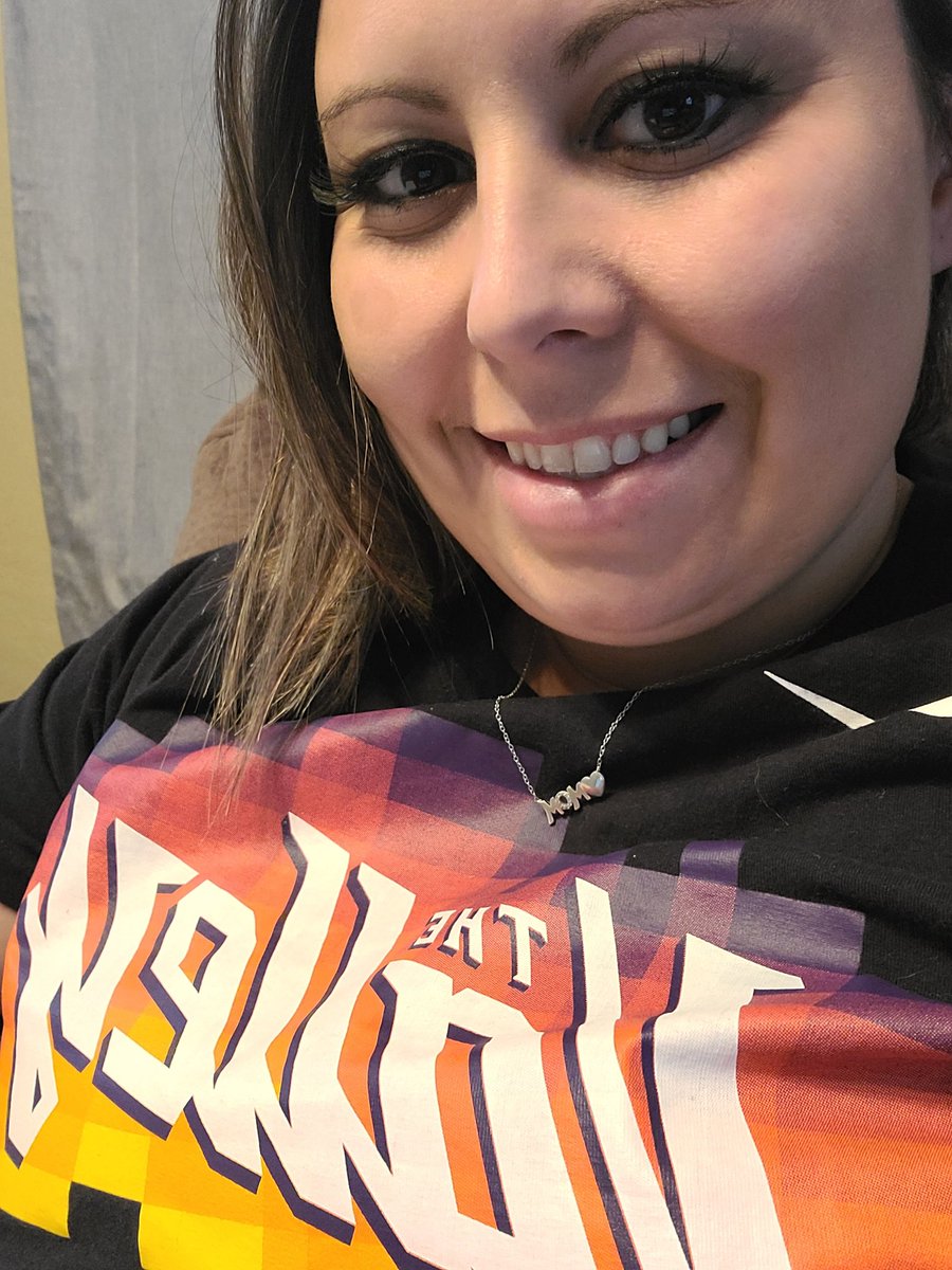 mstasha4's tweet photo. Let's go @Suns ! #RallyTheValley #phoenixsuns #BeatLA #Suns #WeAreTheValley #CheeringFromHome https://t.co/gtG75Z0yAG