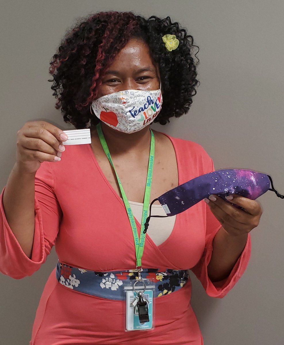 Billingsley_ES's tweet photo. It was a Terrific Tuesday at Billingsley! New face masks were raffled. Mrs. Spruill and Ms. House were among the winners! #smilingbehindthemask #BelieveInBillingsley #GoBobcatsGo 💙💚🧡 https://t.co/4O6DnMGHyB