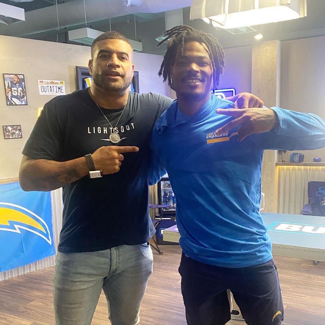 shawnemerriman's tweet image. Back in the ⚡️⚡️⚡️ house today, man it’s good to see this young lion back on the field @derwinjames him different