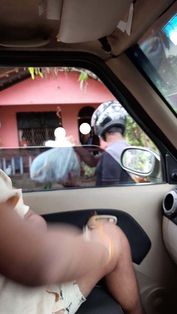 කොරෝනාවට පරාජය කළ නොහැකි අපේ මනුස්සකම
''හෙල්පින් හෑන්ඩ්ස් - හදමු ශ්‍රී ලංකා''
2021 මැයි 23...
ජා-ඇළ සුදුවැල්ල පැත්තේ නීරෝධානයට දාපු පවුල් කීපයක් හොයන් ගියා වියළි ආහාර, එළවලු, කුළුබඩු ටිකක් දෙන්න...