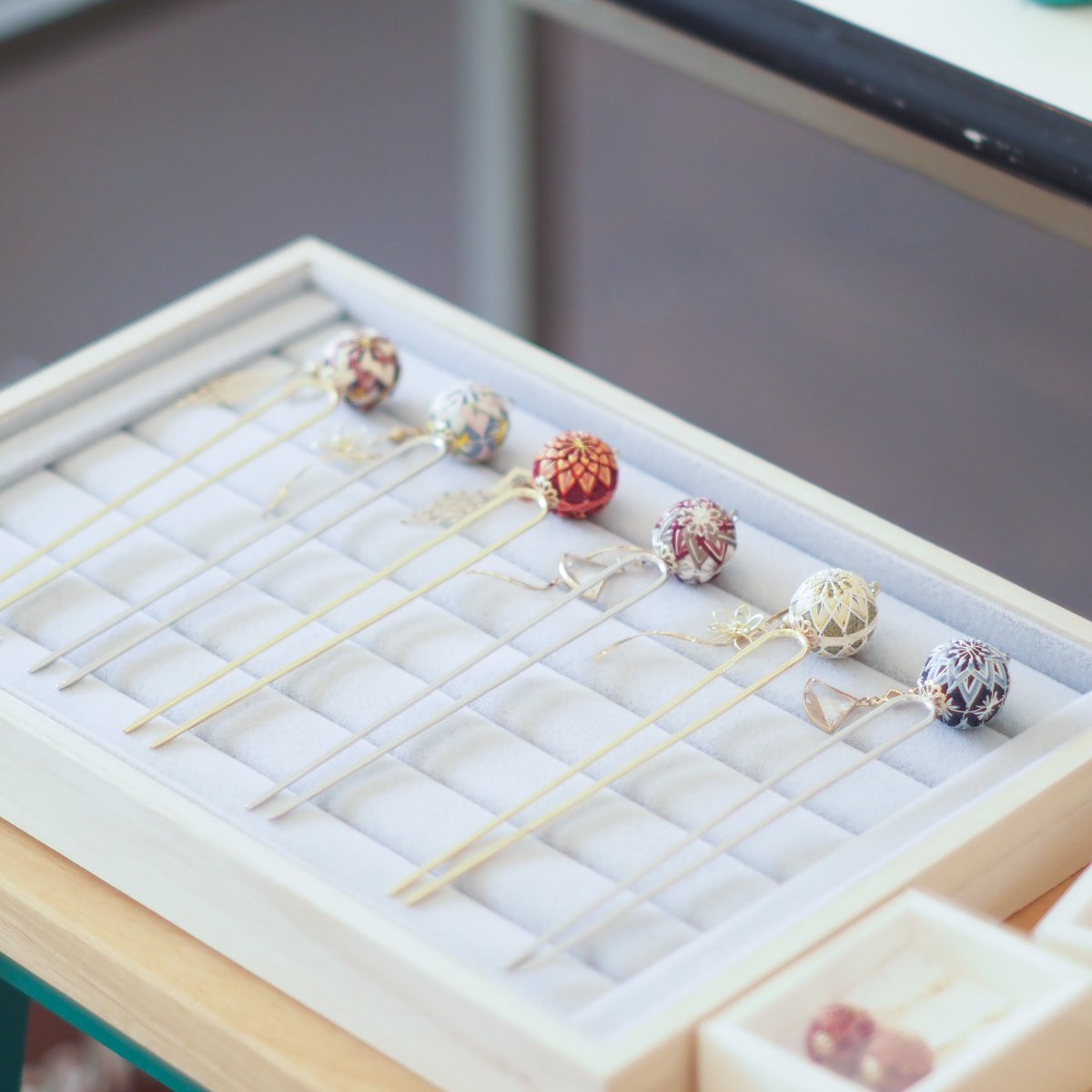 先日無事グループ展を終えました👏
多くの方とお話しできて楽しかったです。
これからもnanohanaを
宜しくお願いします😊

#展示 #デザイン #手鞠 #原宿 #アクセサリー #ハンドメイド #和 #日本 #Japan #モノづくり #ギャラリー