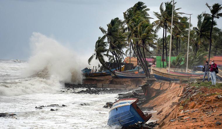 #shanghumukham and #vizhinjam coast is under threat due to unscientific management of dredging at #Vizhinjamport and its effects combined with longshore drift affecting erosion of coast on its north. Need urgent scientific and ecological regulation and action <a href="/CMOKerala/">CMO Kerala</a> <a href="/moefcc/">MoEF&CC</a>