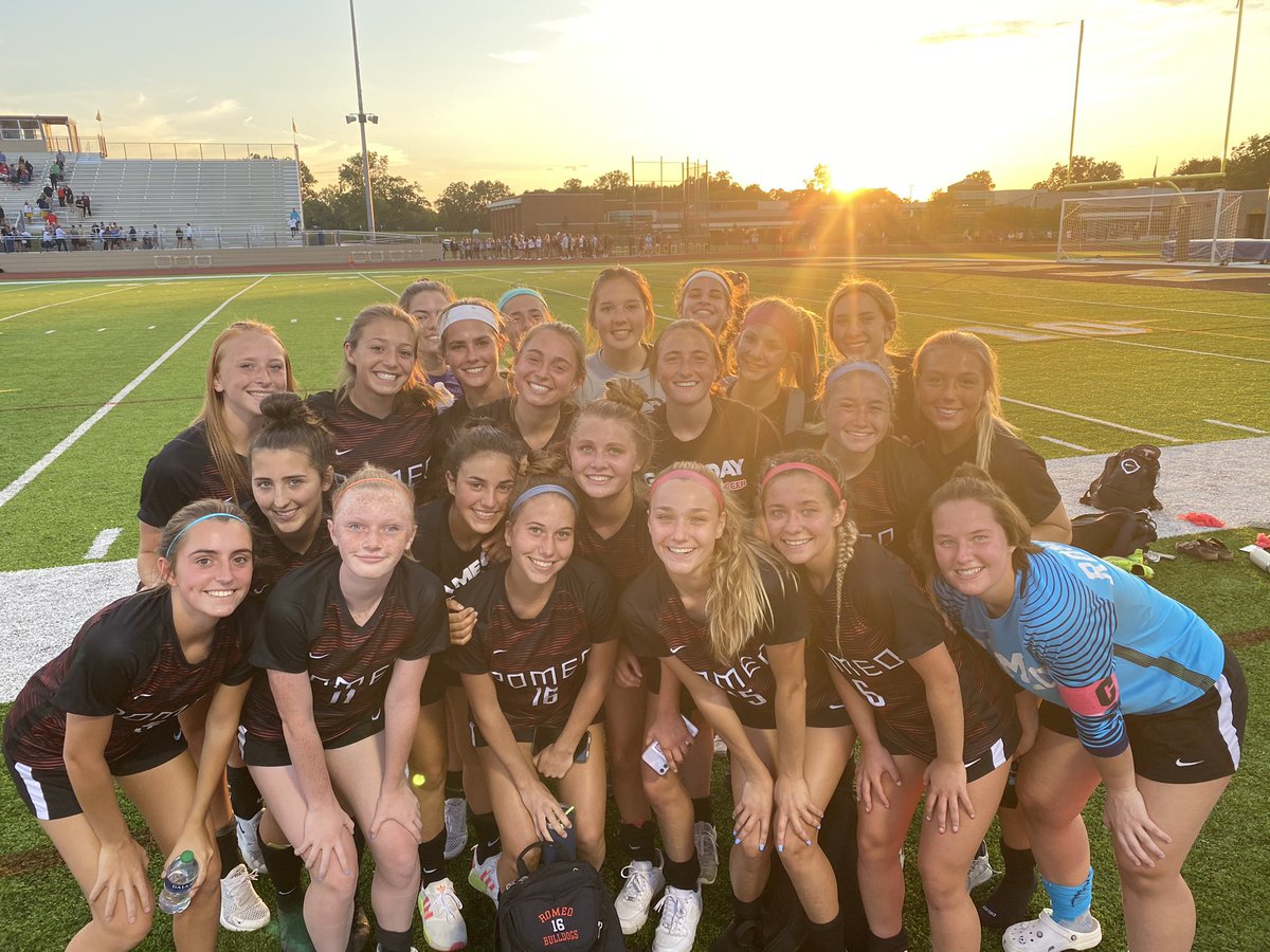All smiles at the @RHBullDogSoccer game with a 1-0 win over Adams!! Good night to be a bulldog🐾