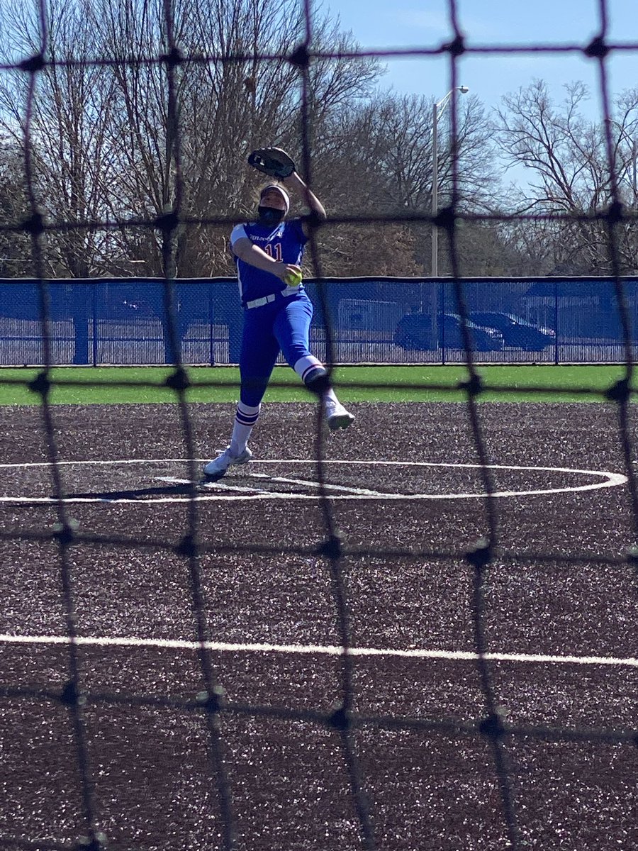 2021 KJCCC 🥎 Freshman of the Year- @bradibasler01 Incredible season she had .503 AVG, 20💣, 80-RBI 👑 👑👑 Winner in League (2nd to do that Ever) & she won 20 in ⭕️!! 😳😳 unbelievable year #SuperProudDad 🐾🦁⚾️🐾