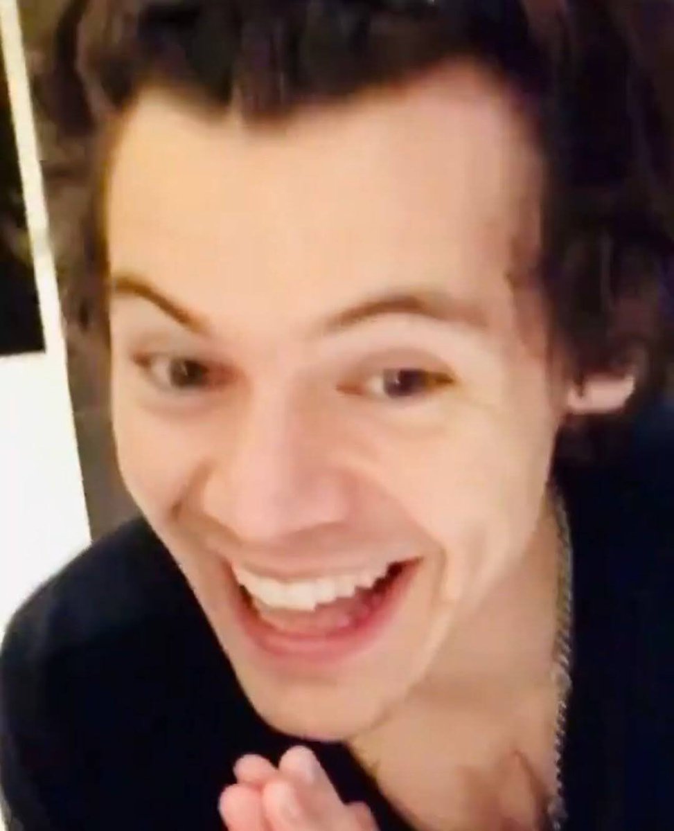 holis soy kata tengo 15 y me están llamado para comer así q nad a siganme miren mi carrd besos<3 #integracionharrie