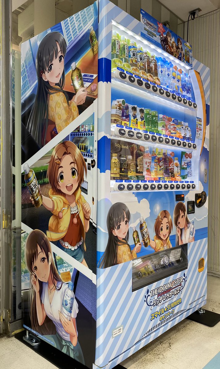 Namco名古屋駅前店 S Tweet プロデューサーさん ダイドードリンコ アイドルマスター シンデレラガールズ スマイル Summerキャンペーン ラッピングおしゃべり自販機が当店に登場です キャンペーン詳細はコチラから ドリンク買うとボイス流れるとか最高