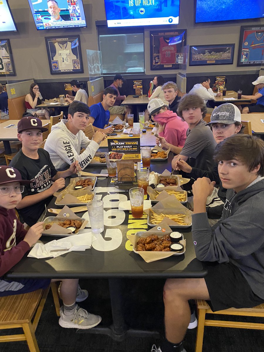 Baseball_Comets's tweet photo. Stopping to celebrate a District Championship before we begin preparing for regionals. Go Comets! https://t.co/YawsI8XlZz