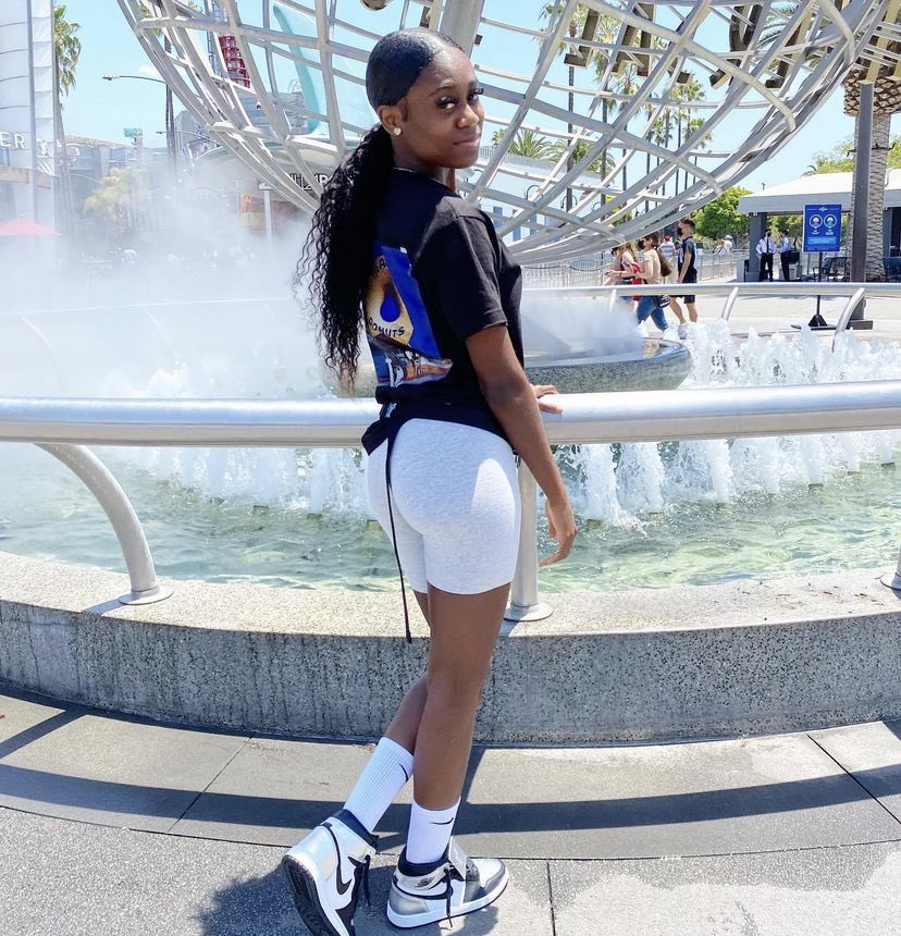 SevynClouds's tweet photo. Rock the Land of Angels Tee .. at the nearest amusement park 🛸🎠 https://t.co/Ce8dw77Jmq
