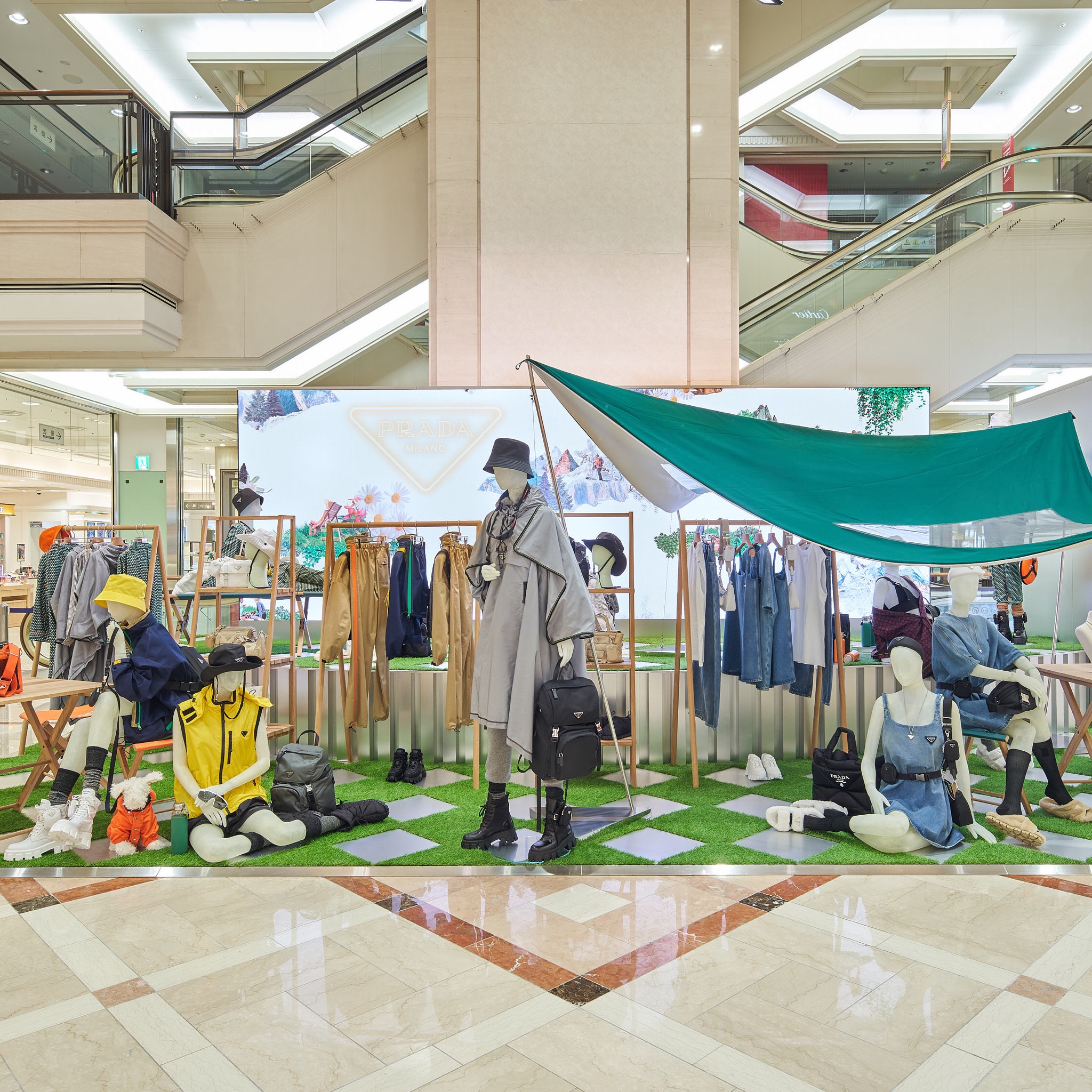 【お年玉セール特価】 札幌大丸15万円購入PRADAラウンドジップ！プラダ ユニセックス 2 小物