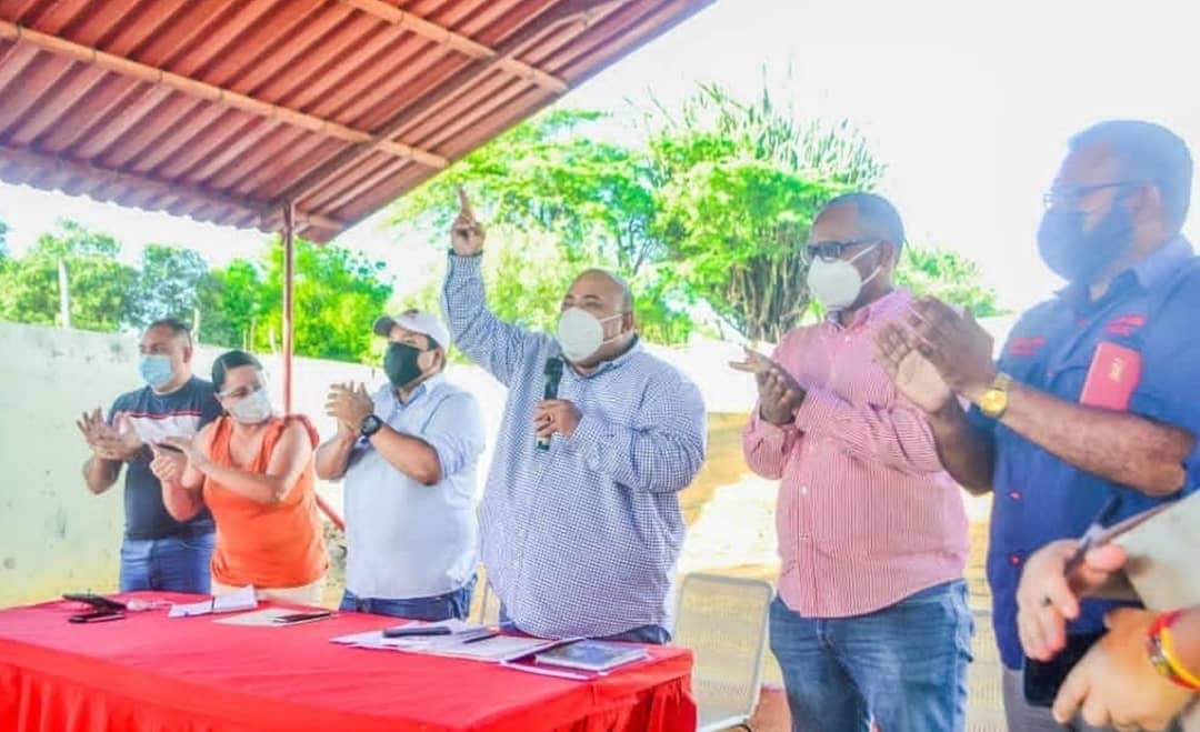 Via <a href="/PsuvFALCONcoro/">PSUVFALCON</a> Extraordinaria asamblea sostuvimos en el municipio #Colina
Por instrucciones de nuestro Vicepresidente Territorial <a href="/GobVictorClark/">Gob Victor Clark🌀</a> nuestro coordinador de organización <a href="/Pablo_Acosta2/">Pablo Segundo Acosta</a> y el equipo regional del <a href="/PartidoPSUV/">PSUV</a> #Falcón
#Venceremos