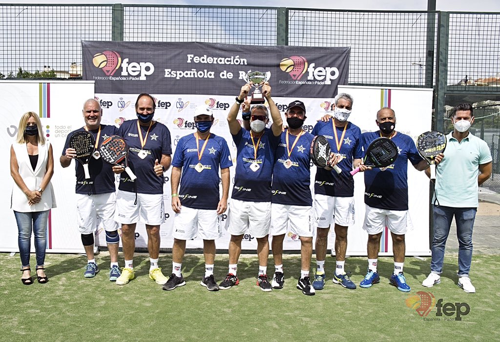FCatalanaPadel's tweet image. 🏆 EL CP VILANOVA ES CORONA CAMPIÓ D’ESPANYA PER EQUIPS SÈNIOR DE 1a CATEGORIA

El @PadelVilanova  s’ha proclamat guanyador a 1a categoria masculina del Campionat d’Espanya per Equips Sènior de 1a categoria. 

➡️ ow.ly/DEI030rJzqc

#Pàdel #Català #MésPàdelQueMai 
📷 FEP