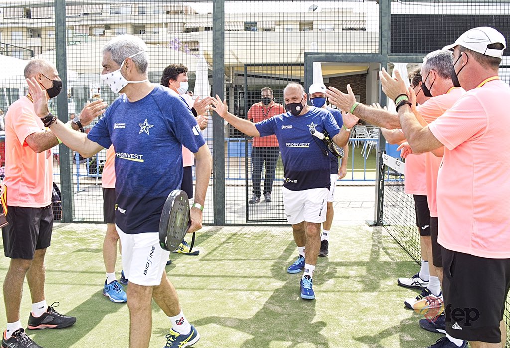 FCatalanaPadel's tweet image. 🏆 EL CP VILANOVA ES CORONA CAMPIÓ D’ESPANYA PER EQUIPS SÈNIOR DE 1a CATEGORIA

El @PadelVilanova  s’ha proclamat guanyador a 1a categoria masculina del Campionat d’Espanya per Equips Sènior de 1a categoria. 

➡️ ow.ly/DEI030rJzqc

#Pàdel #Català #MésPàdelQueMai 
📷 FEP