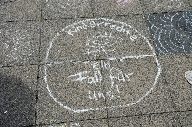 Gestern am #Weltkindertag großartige Aktion auf dem #batyam Platz in der #gropiusstadt durchgeführt. Danke an <a href="/Marcel_Hopp/">Marcel Hopp</a> und <a href="/martinhikel/">Martin Hikel</a>, dass ihr dabei gewesen seid.