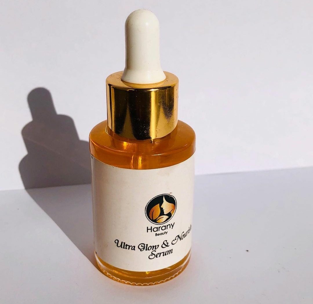 gabby_abigael's tweet photo. This Ultra glow nourish serum is all you need for a flawless skin. Its a mixture of the best skin oils, the essential and botanical.  It also contains pure Vitamin E which protects your skin from sunburn,  and reduce puffiness. Available for purchase @Haranybeaut at only 40k https://t.co/yjADpVTbMT
