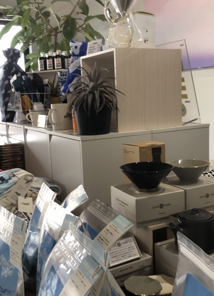 mimirinran0901's tweet photo. 遅めのランチ
密かにオープンしてた
#ライジングサンコーヒー
#水出しコーヒー
#マリトッツォ
#LIQUIDCOFFEE https://t.co/Szn0ypjVF7