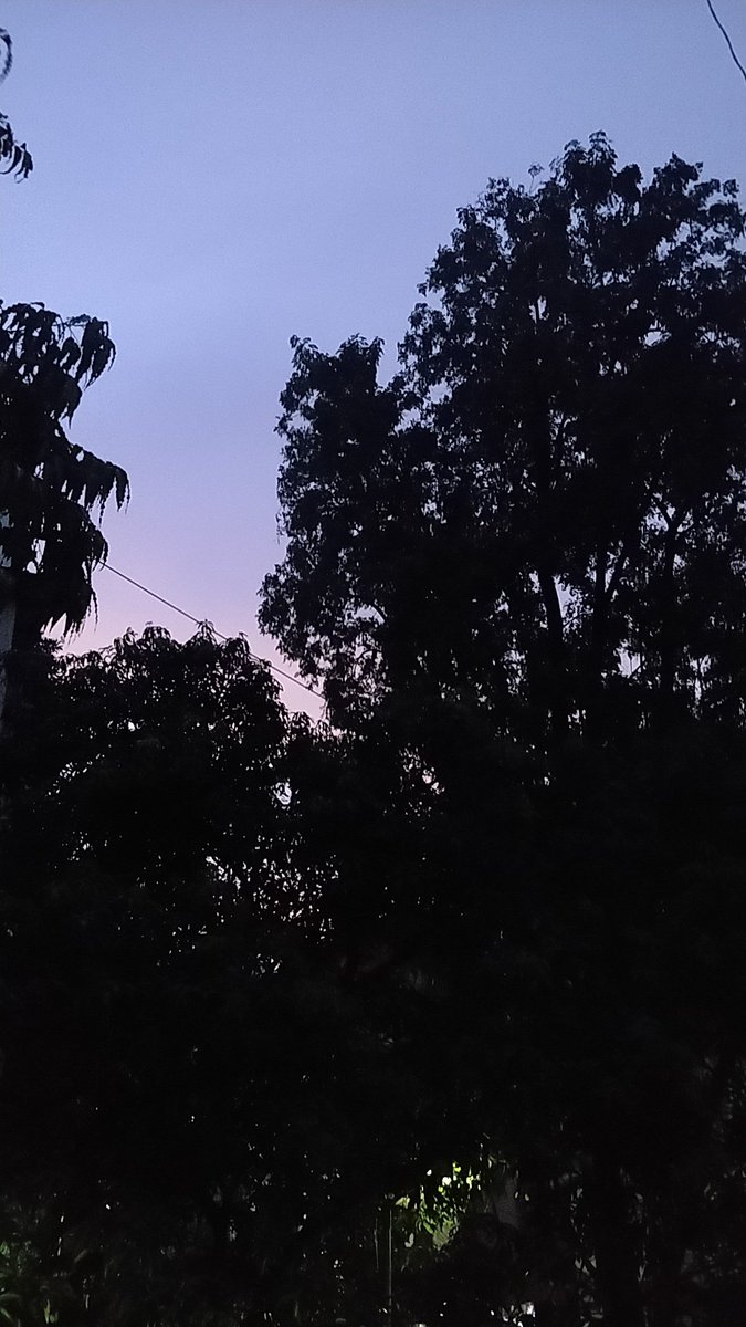 Simran_Ratani's tweet photo. @WhatAG_says The sky is pink? https://t.co/E3UQJLSPTP