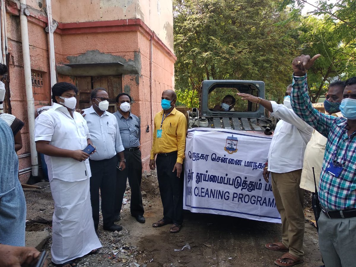 Hassan_tnpyc's tweet photo. On a response to your tweet singaravelan housing board mass cleaning today, in a way it was nice to see your working for the betterment of underprivileged.
#NammaVelachery https://t.co/jgFuwIDhMn