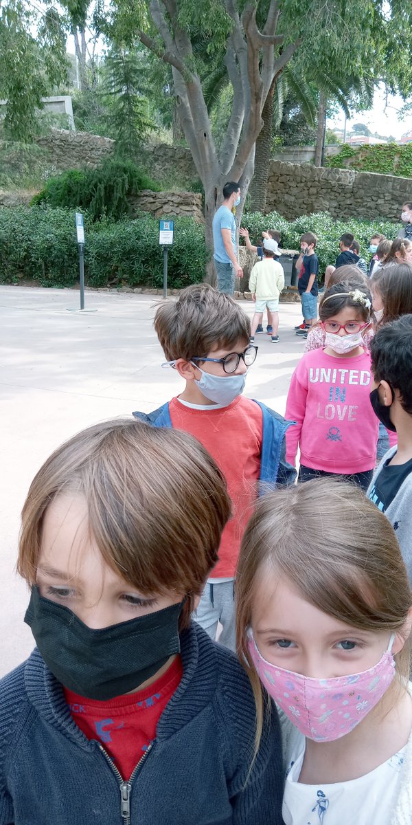 ecolelesseps's tweet photo. Les CPB sont allés au parc Güell! @ecolelesseps @aefeinfo @ParkGuell_es https://t.co/iakzbLya0v