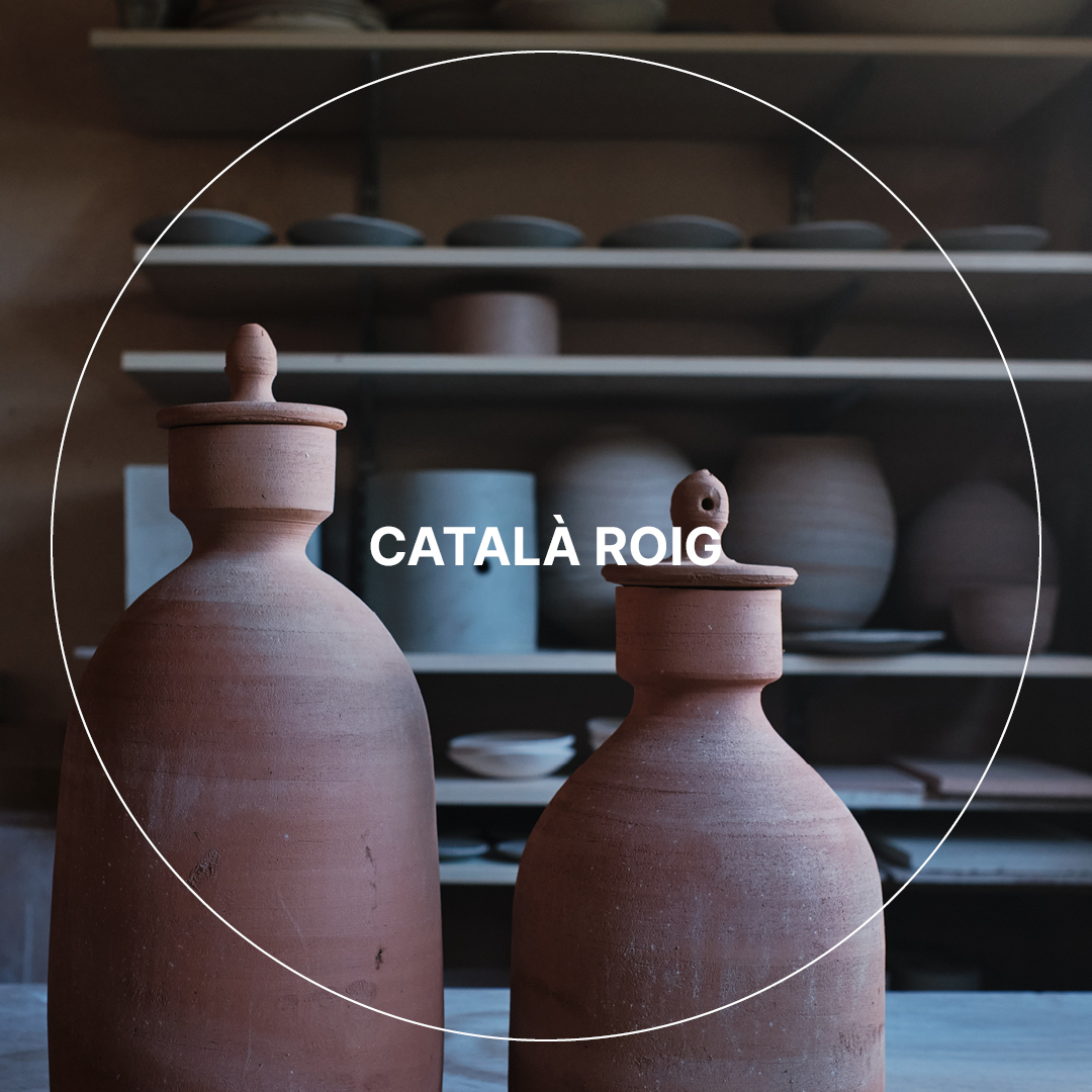 adr_balears's tweet photo. La producció local a petita escala defensa una forma alternativa de fer, més pausada, i amb materials locals.
#LOOPDISSENY ens mostra exemples com l’ampolla de reg de Catalá Roig, el llum de Contain, o les peces de roba de Pablo Erroz 
Més info: https://t.co/D9n1VN0ZfA https://t.co/lVjnqvLF2r