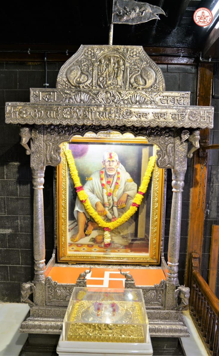 SSSTShirdi's tweet photo. *!! 🕉️ साई राम !!*
*श्री साईबाबा संस्थान विश्वस्त व्यवस्था,शिर्डी*
 *आरती :- माध्यान्ह आरती*
 *बुधवार ०२ जून २०२१*                              
*!! 🕉️ Sai Ram !!*
*Shri Saibaba Sansthan Trust, Shirdi*
*Aarti* :- *Madhyan Aarti*
*Wednesday 02 June 2021* https://t.co/8GpahUWq8V