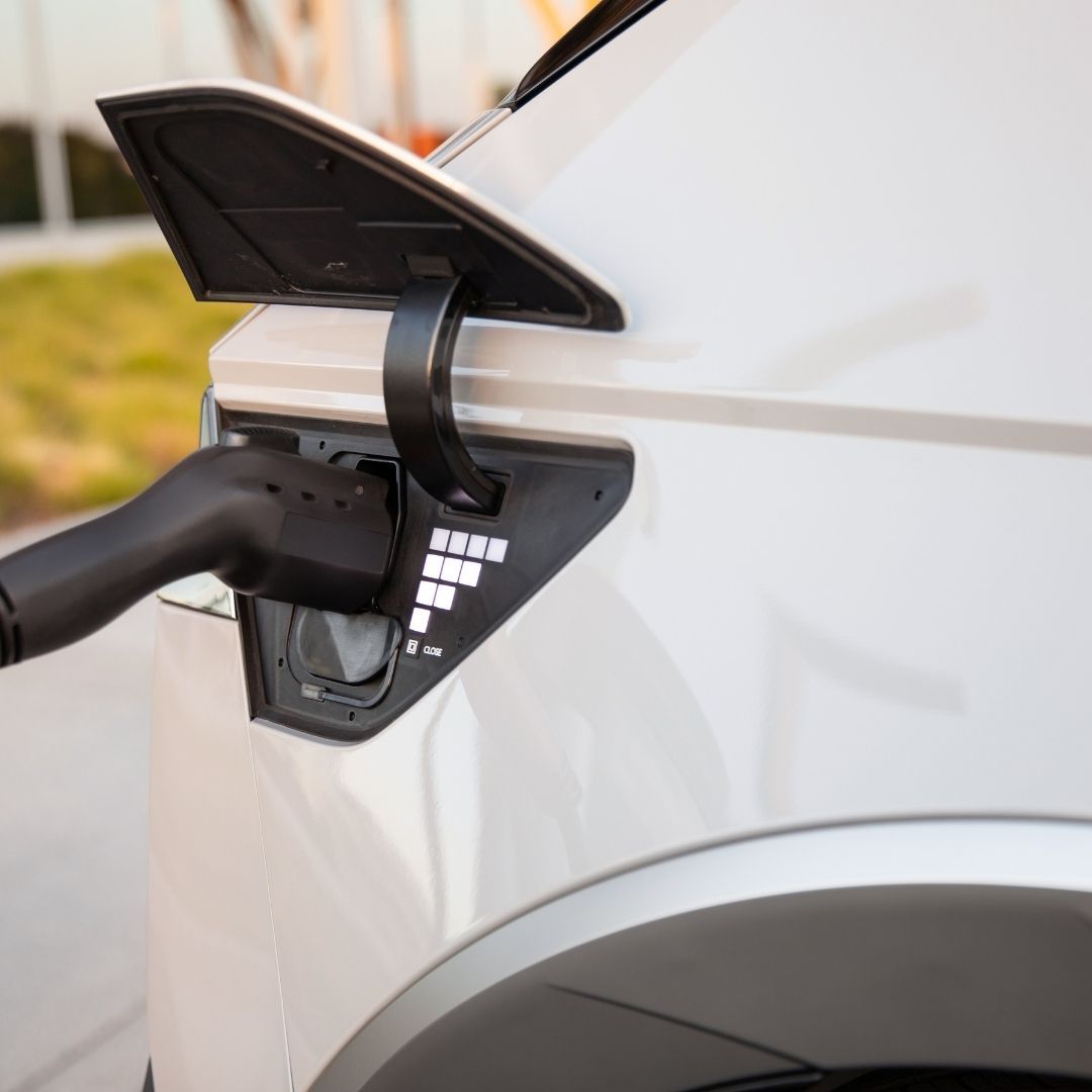 schluetergroup's tweet image. The exciting new IONIQ 5 is now available for pre-order from Schlueter Hyundai. The beautifully designed IONIQ 5 marks the beginning of our brand-new EV series. buff.ly/3fEVXqN

#schlueterhyundai #ioniq5 #ev #electric #hyundai