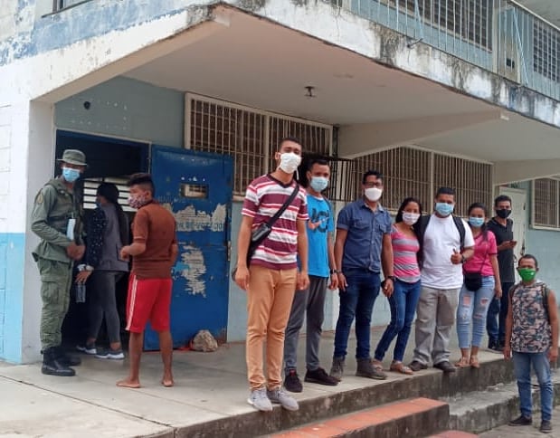 JPSUVCed's tweet image. #1Jun | 🇻🇪📢 | Desde la Escuela Básica Nacional &quot;Manuel Manrique&quot; de la Parroquia Caicara, la Juventud del PSUV del Municipio Cedeño participó en el inicio la jornada de inscripción y actualización de datos del CNE. 

#ÁguilaCentenaria
#RescateVictorioso

📲 @JuventudPSUVBolivar