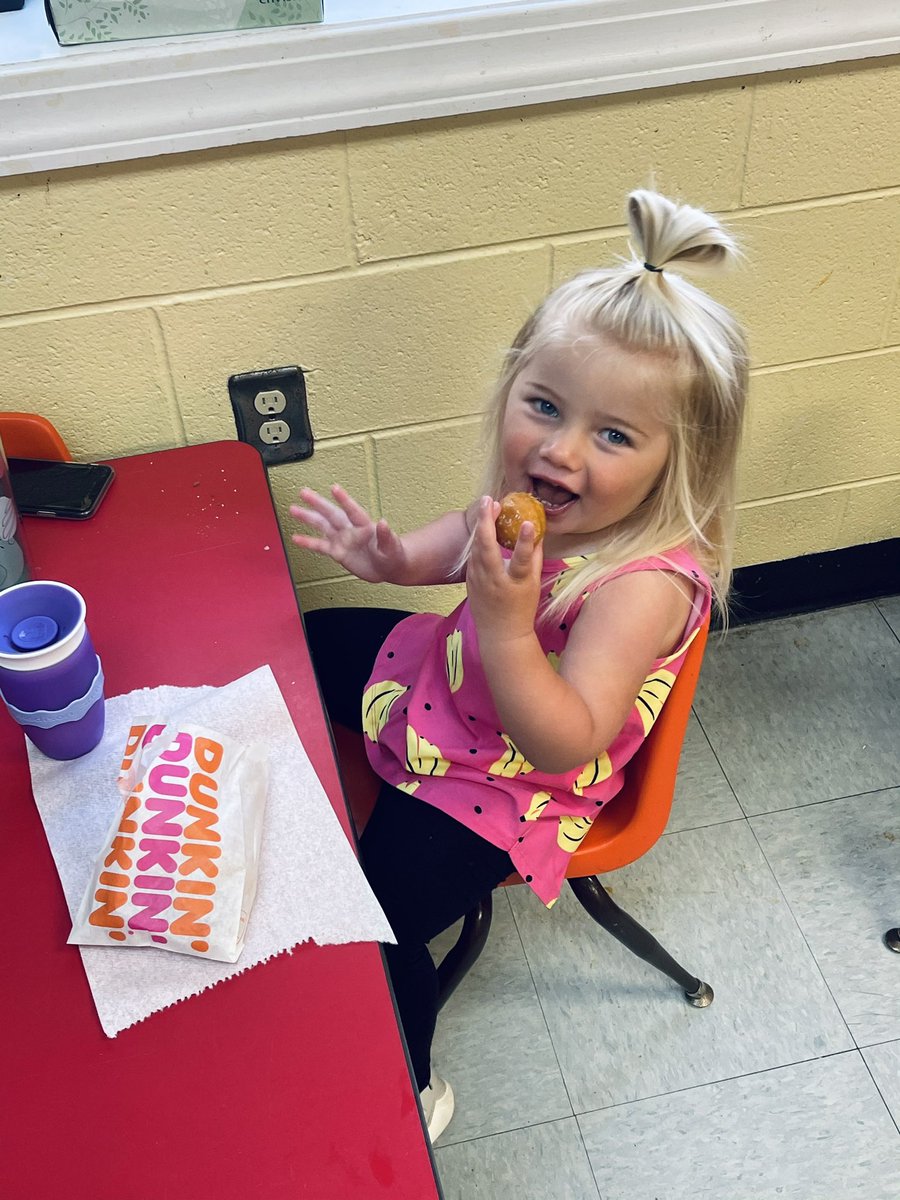brittanyclair26's tweet photo. Hey @dunkindonuts here is your next toddler munchkin ๐ฉ model #madisonBlake https://t.co/IkS8dPwcO3