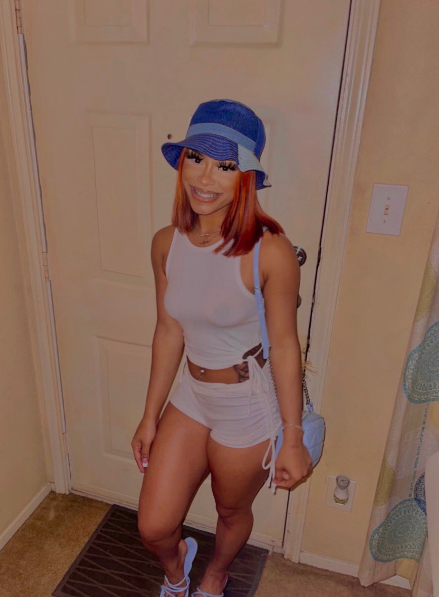 LCahla's tweet image. don’t look to hard you’ll end up loving it here 🤩