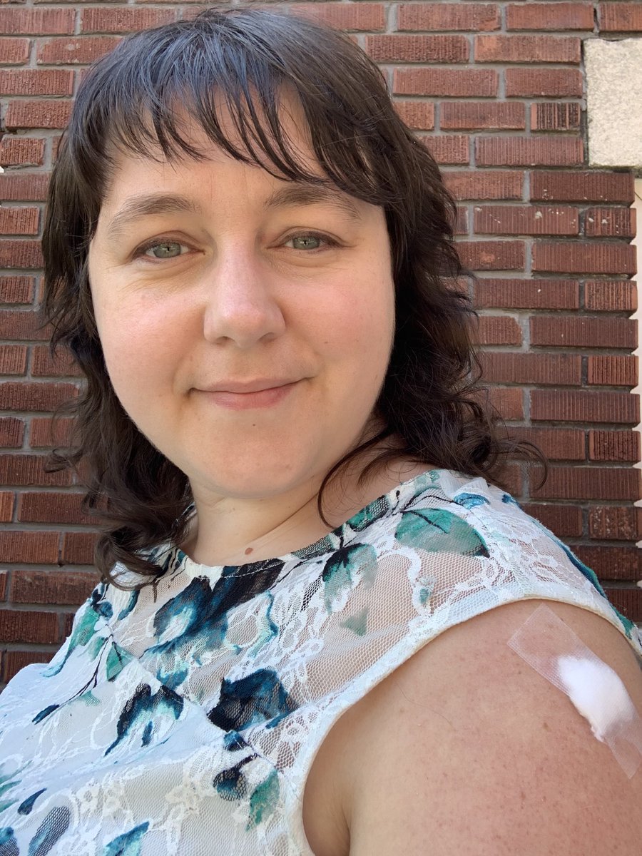 Lenoracle's tweet photo. It was too exciting getting #vaccinated today #PfizerVaccine #PfizerProud #vaccinatedandhappy https://t.co/TXzRKi5WRG