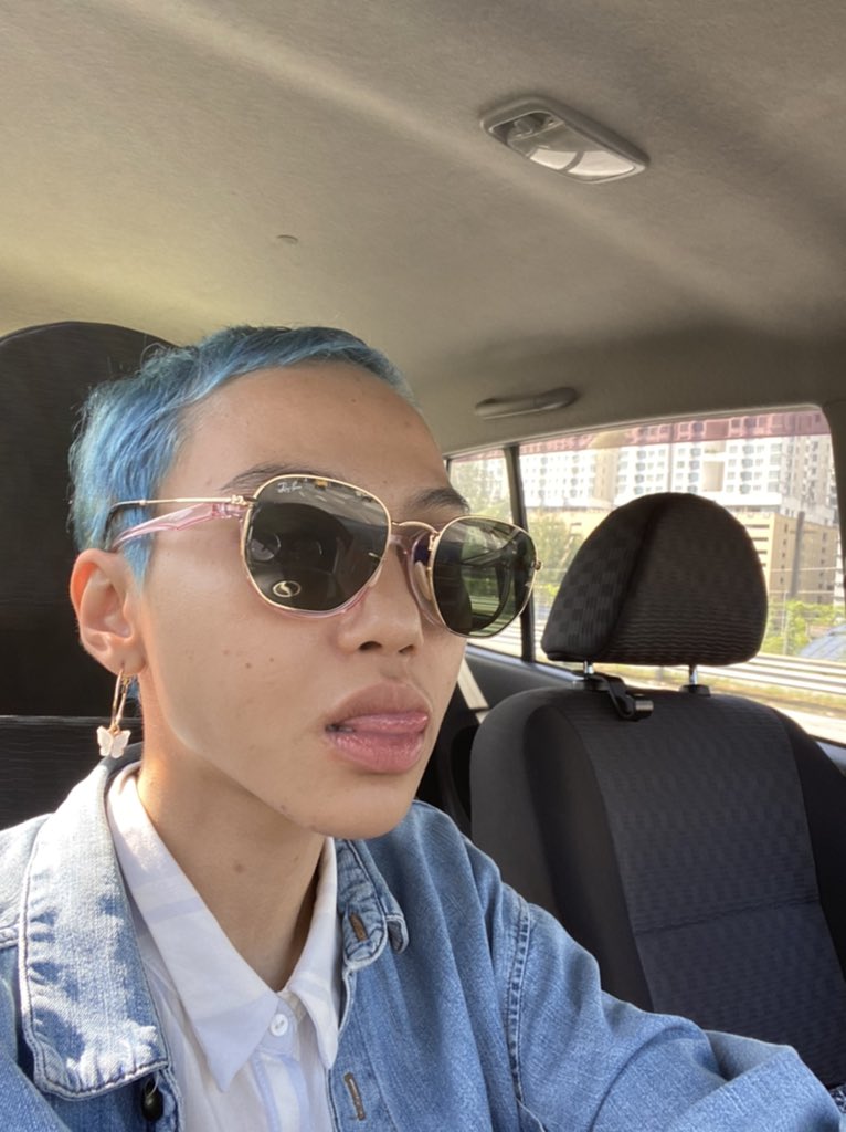 kausarshafii's tweet photo. Going out to therapy because I have a lotttttttttt of issuesssss 😂#stillhandsome #noneedfilter #skysoblue #blueistodaytheme 💙💙💙 https://t.co/02ySCPx1UH