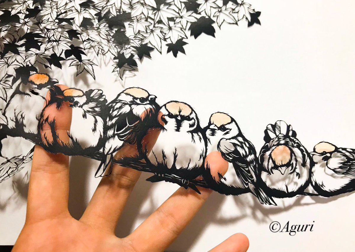 ট ইট র 切り絵作家 椿あぐり 10 8 個展 やわらかな軌跡 詳細は固定プロフィールご覧ください 6月になったのでフォロワーさんに自己紹介しようぜ 切り絵 紙からもふもふした子たちを生み出している切り絵作家です 最近白い紙にも手を出し始めました 365