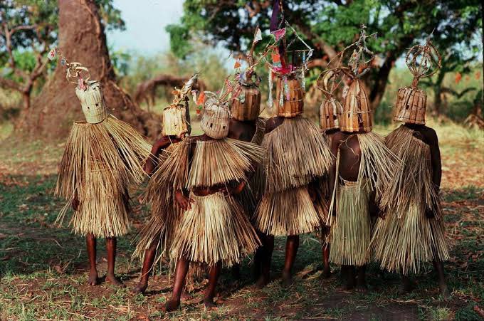 SoehannaHall's tweet photo. In most cultures throughout the world, boys historically experienced a rite of passage that marked their transition into the lives of adult men.
#factretriever #menfacts #womenfacts #didyouknow #funfact #trivia #soehannahall https://t.co/8qY7Oucarx