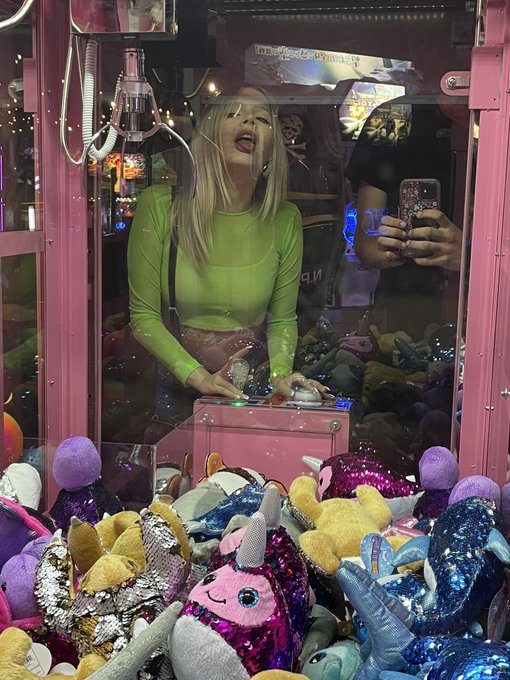 Had fun at the arcade today ✨ https://t.co/u7srSwtsCY<a href="/tag/motleymanor"class="tags"><span>#motleymanor</span></a>
