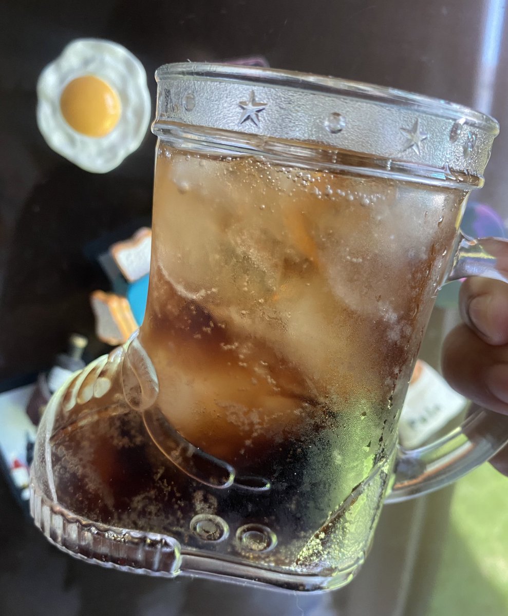 ใครกินคีโต หรือคุมน้ำหนัก แล้วอยากกินน้ำหวานน้ำอัดลมเวลามันรู้สึกกระหายอะไรสดชื่นๆ แนะนำไซรัปอันนี้ กลิ่น Cola ก็คือใส่โซดาแล้วคือเป็นโค้กเลย รสชาติไม่เพี้ยนเลยนะ ปังมาก เอาไปแช่ฟรีซทำสเลอปี้คือเริ่ดสุด สดชื่นมาก 0 kcal นะคะ ต้องลองๆ