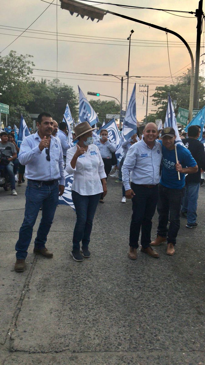 irma_de_anda's tweet photo. Cierre de campaña de Cihuatlán, saludando a los comerciantes que se han estado sumando a este proyecto, gracias. 
☑️¡Vota! Irma de Anda Distrito 18
☑️¡Vota 3 veces PAN! D18
#continuemosmejorando #votairmad18 #vota3vecespan #VotaPAN  #mejoremosjuntos #panjalisco #Cihuatlán https://t.co/CrhZoQQsKA