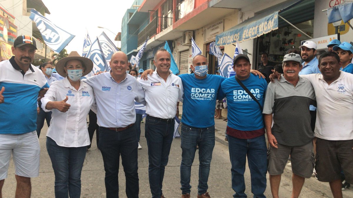 irma_de_anda's tweet photo. Cierre de campaña de Cihuatlán, saludando a los comerciantes que se han estado sumando a este proyecto, gracias. 
☑️¡Vota! Irma de Anda Distrito 18
☑️¡Vota 3 veces PAN! D18
#continuemosmejorando #votairmad18 #vota3vecespan #VotaPAN  #mejoremosjuntos #panjalisco #Cihuatlán https://t.co/CrhZoQQsKA